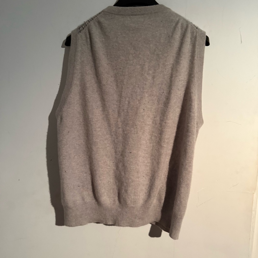 Lands' End Men's V-Neck Sweater Vest in Light Gray - Picture 3 of 4